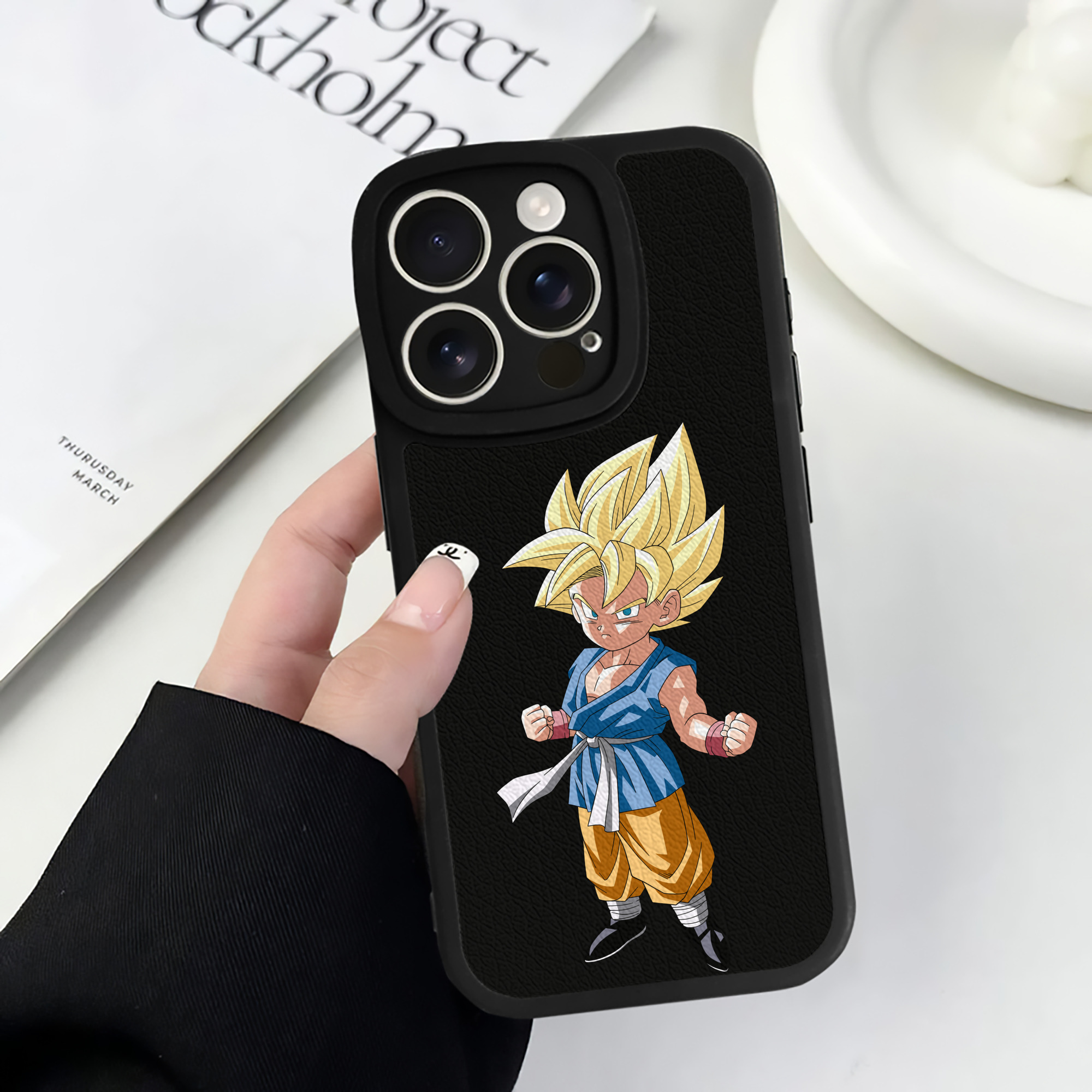 （画像用） ドラゴンボール 孫 悟飯（そんごはん）DRAGON BALL Son Gohan 【iPhone 16シリーズ対応】シリコンスマホケース（レザー調） 材質：シリコン
